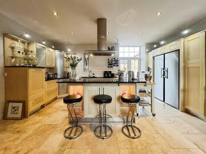 Photo 33- click for photo gallery